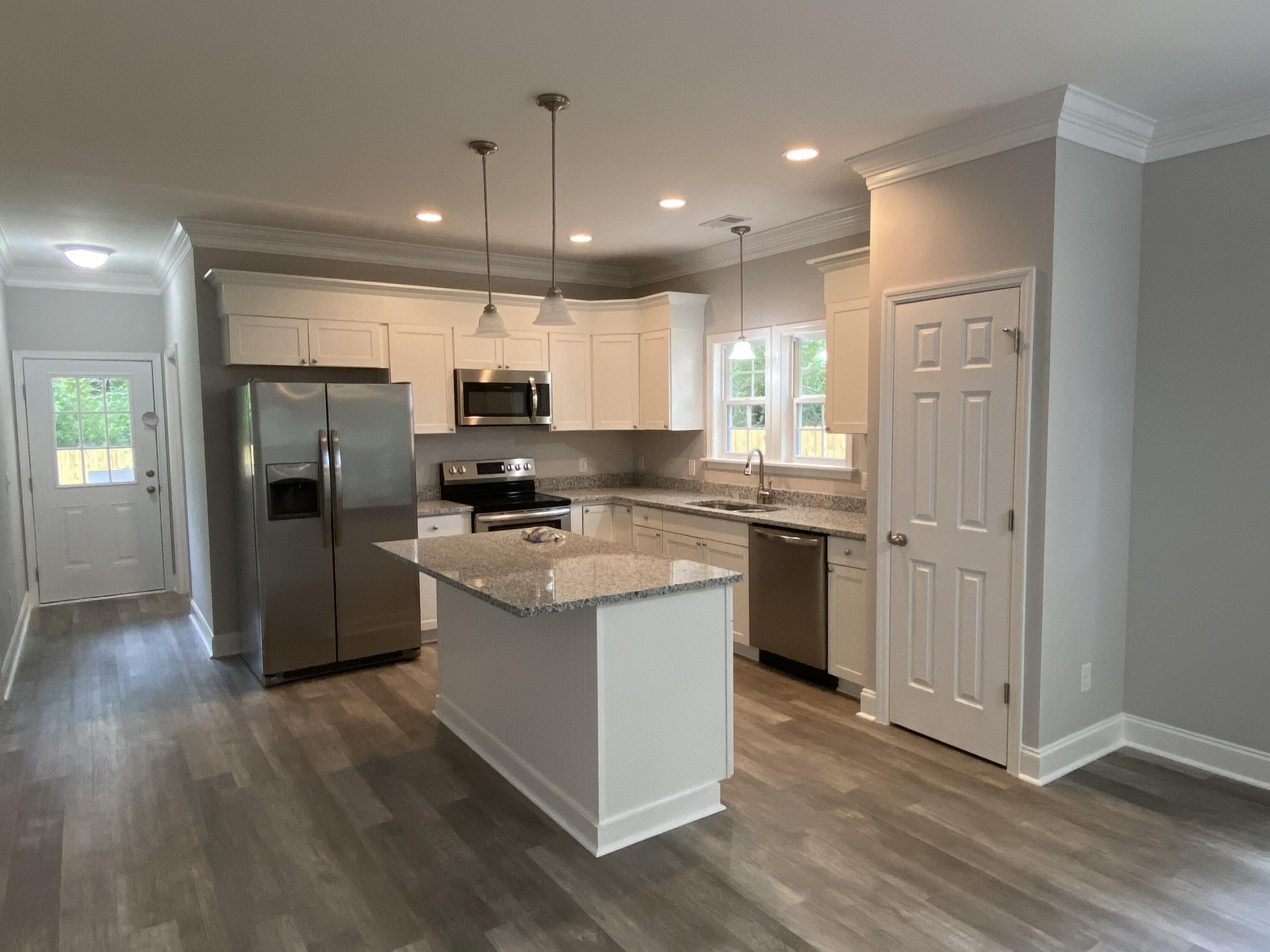 522 Miracle Drive Eutawville, SC 29048 - Photo 17 of 24 Kitchen
