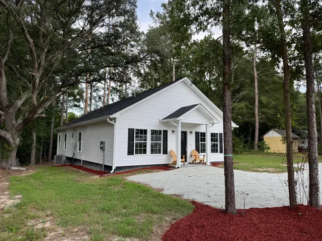 $249,900 | 522 Miracle Drive, Eutawville, SC 29048