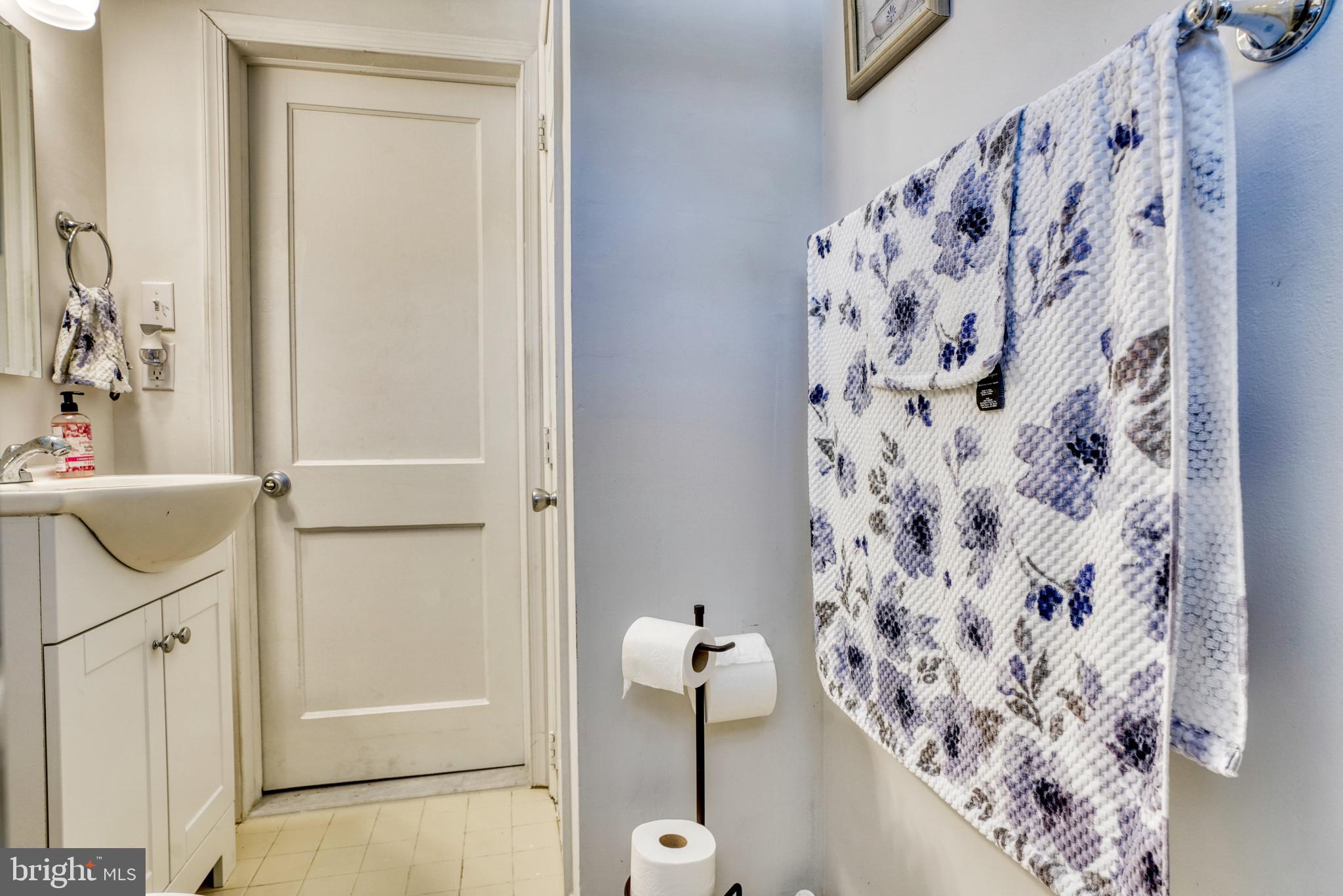 8274 Kavanagh Road Dundalk, MD 21222 - Photo 15 of 22 Bathroom