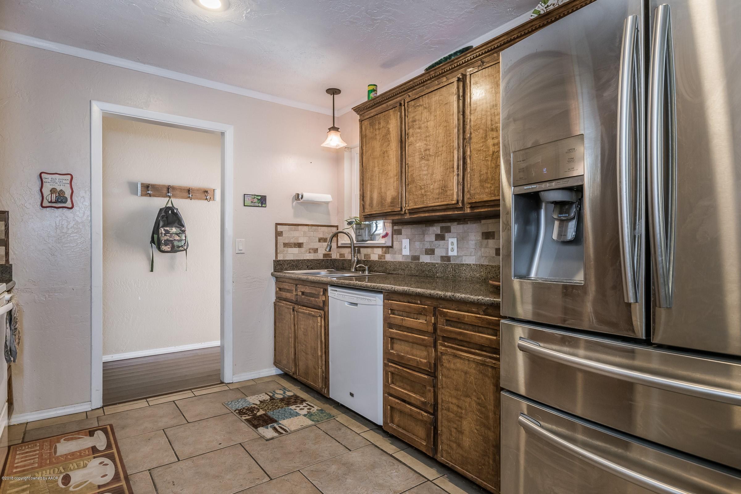 5133 Kirk Drive Amarillo, TX 79110 - Photo 3 of 14 004_Kitchen_