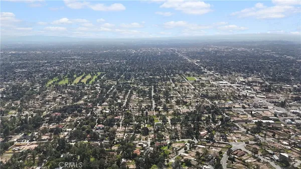 a view of a yard with cars