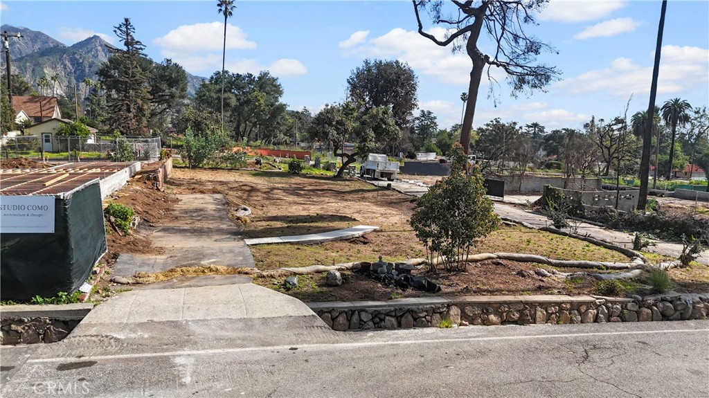 2560 Maiden Lane Altadena, CA 91001 - Photo 17 of 19 a view of a park with large trees