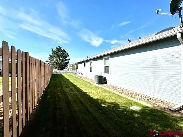 a view of back yard of the house