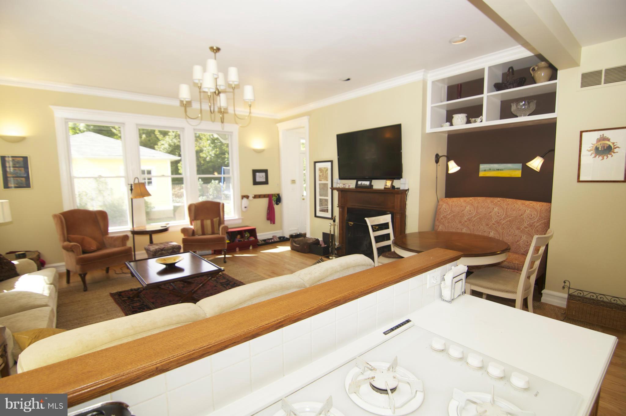 302 Woodlawn Road Baltimore, MD 21210 - Photo 11 of 30 Family Room
