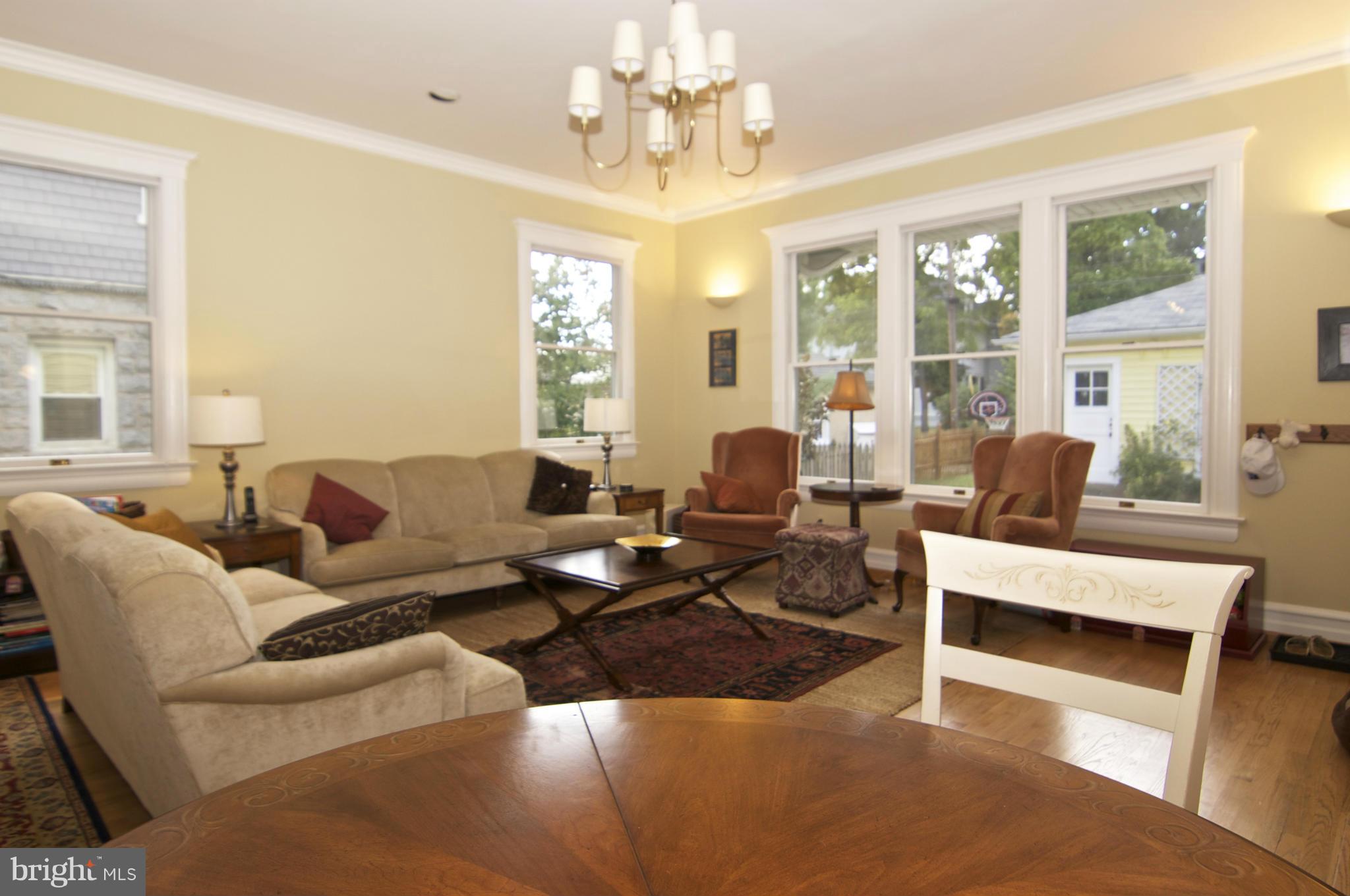 302 Woodlawn Road Baltimore, MD 21210 - Photo 13 of 30 Family Room