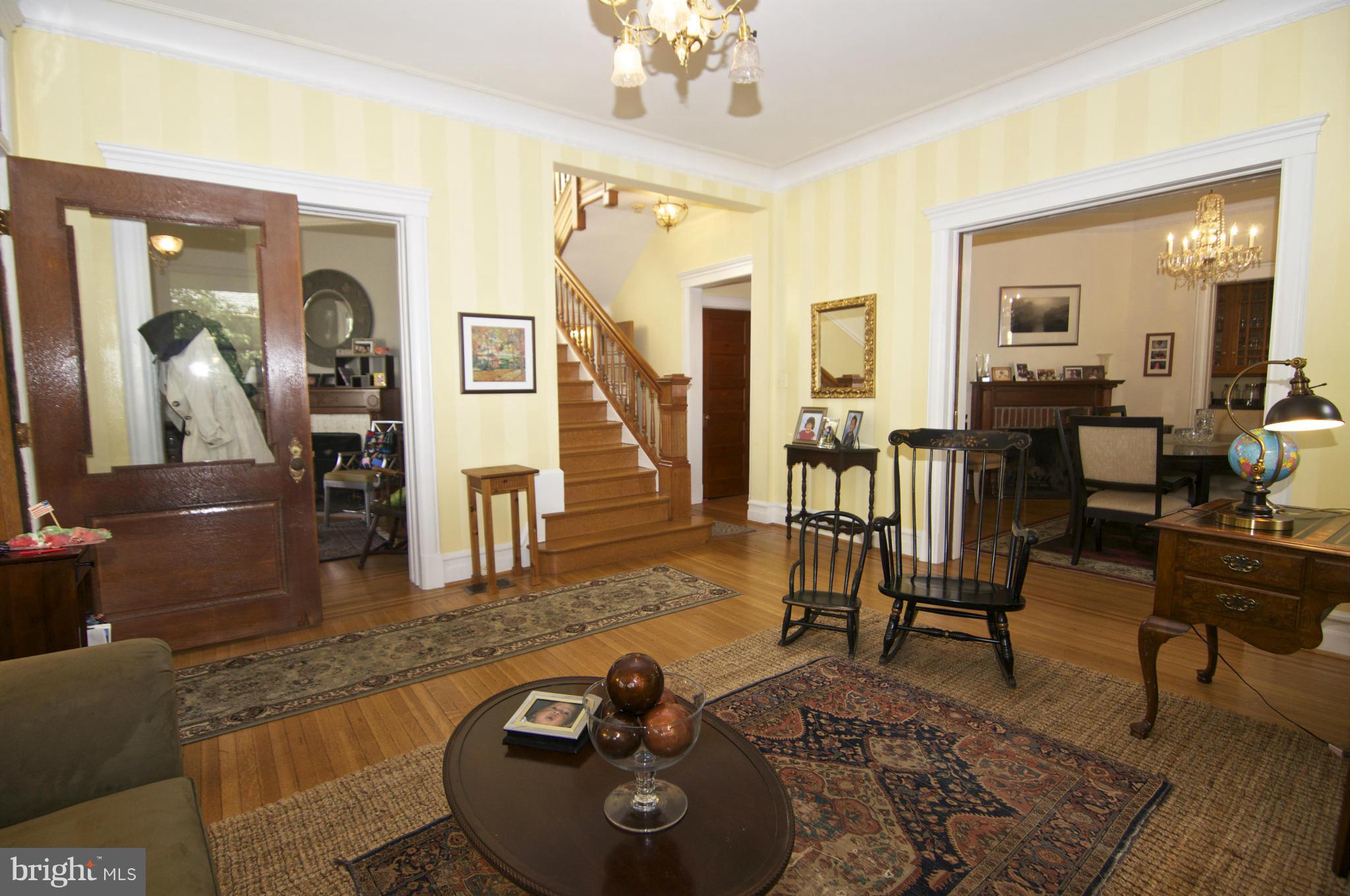 302 Woodlawn Road Baltimore, MD 21210 - Photo 3 of 30 Living Room