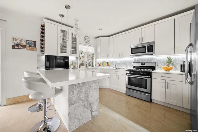 $1,895,000 | 198-31 Pompeii Avenue | Holliswood Jamaica