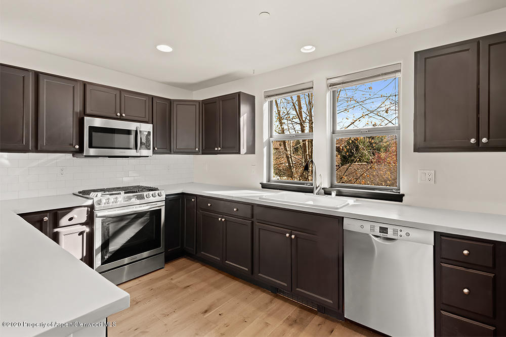 1390 East Valley Road, Unit 10 Basalt, CO 81621 - Photo 12 of 21 1390EastValleyUnit10_WEB_11032020011