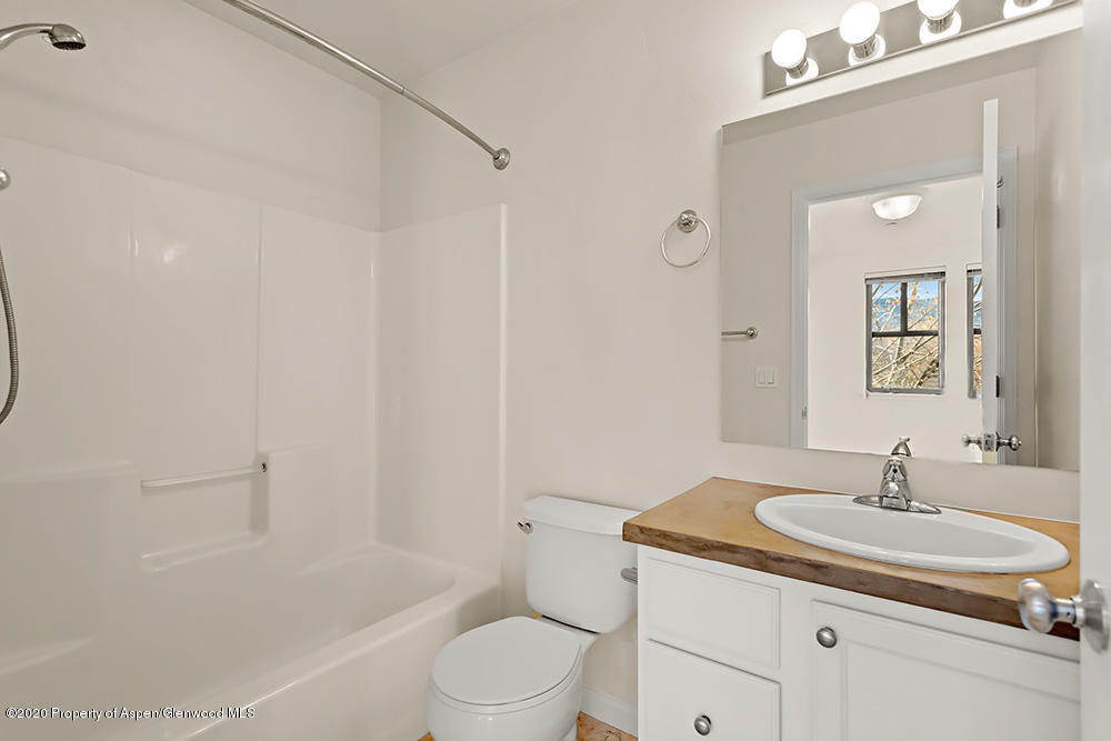 1390 East Valley Road, Unit 10 Basalt, CO 81621 - Photo 15 of 21 1390EastValleyUnit10_WEB_11032020018