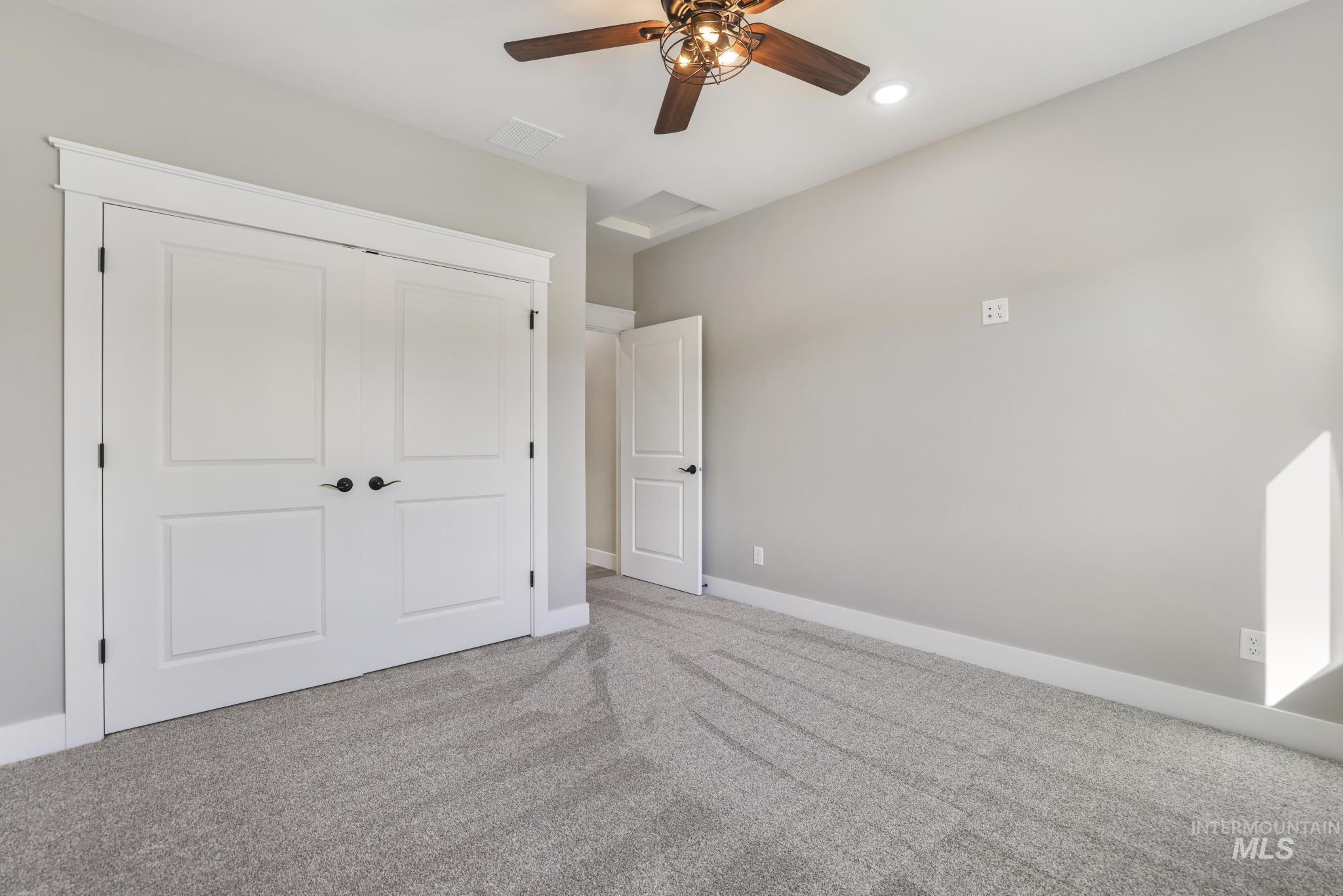 298 Sandi Road Twin Falls, ID 83301 - Photo 22 of 24 Neutral-toned carpeting complements the light gray walls
