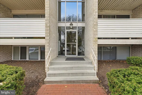 $249,900 | 5608 Bloomfield Drive, Unit 101, Alexandria, VA 22312