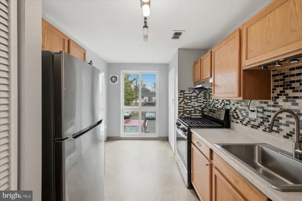 $249,900 | 5608 Bloomfield Drive, Unit 101, Alexandria, VA 22312