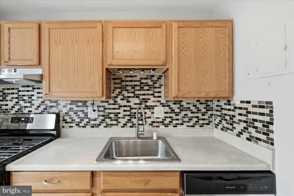 $249,900 | 5608 Bloomfield Drive, Unit 101, Alexandria, VA 22312
