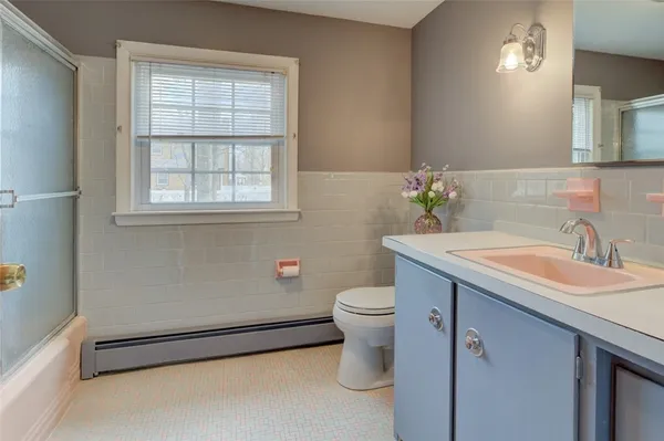 $489,900 | 86 Lawndale Drive, Warwick, RI 02818