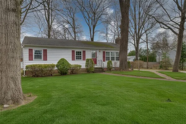 $489,900 | 86 Lawndale Drive, Warwick, RI 02818