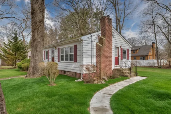 $489,900 | 86 Lawndale Drive, Warwick, RI 02818