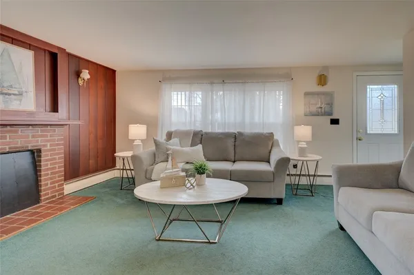 $489,900 | 86 Lawndale Drive, Warwick, RI 02818