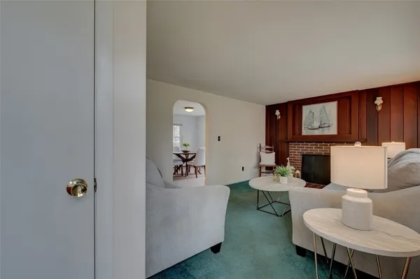 $489,900 | 86 Lawndale Drive, Warwick, RI 02818
