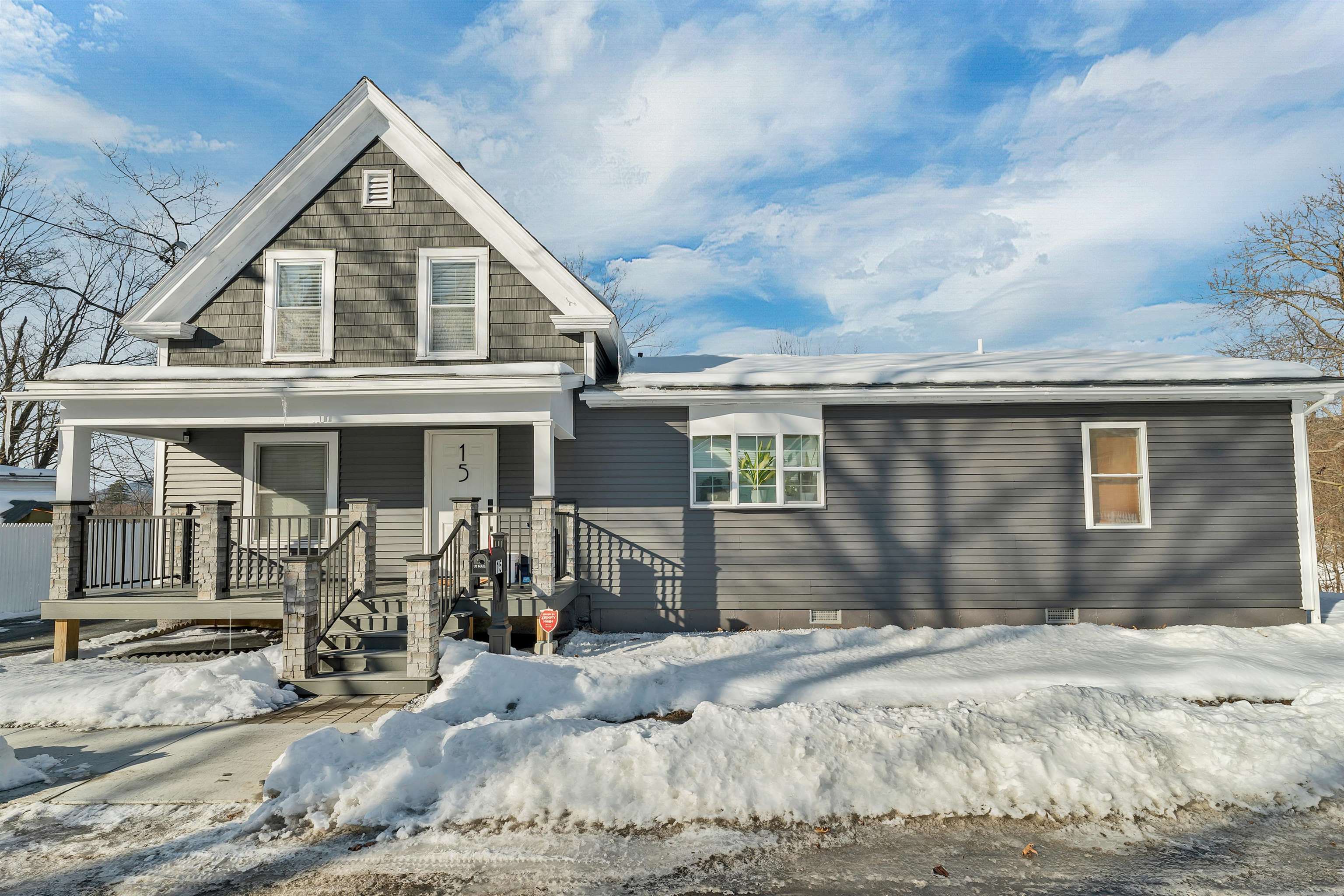 15 Edgewood Street Claremont, NH 03743 - Photo 2 of 32