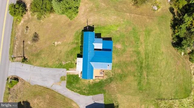 a picture of a bathroom