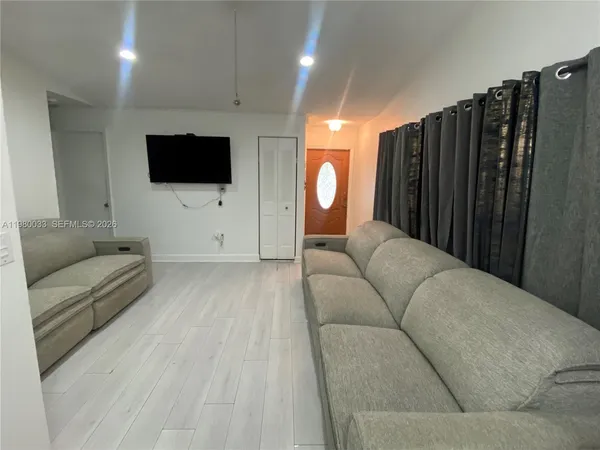 $2,600 | 13815 Southwest 54th Street, Miami, FL 33175
