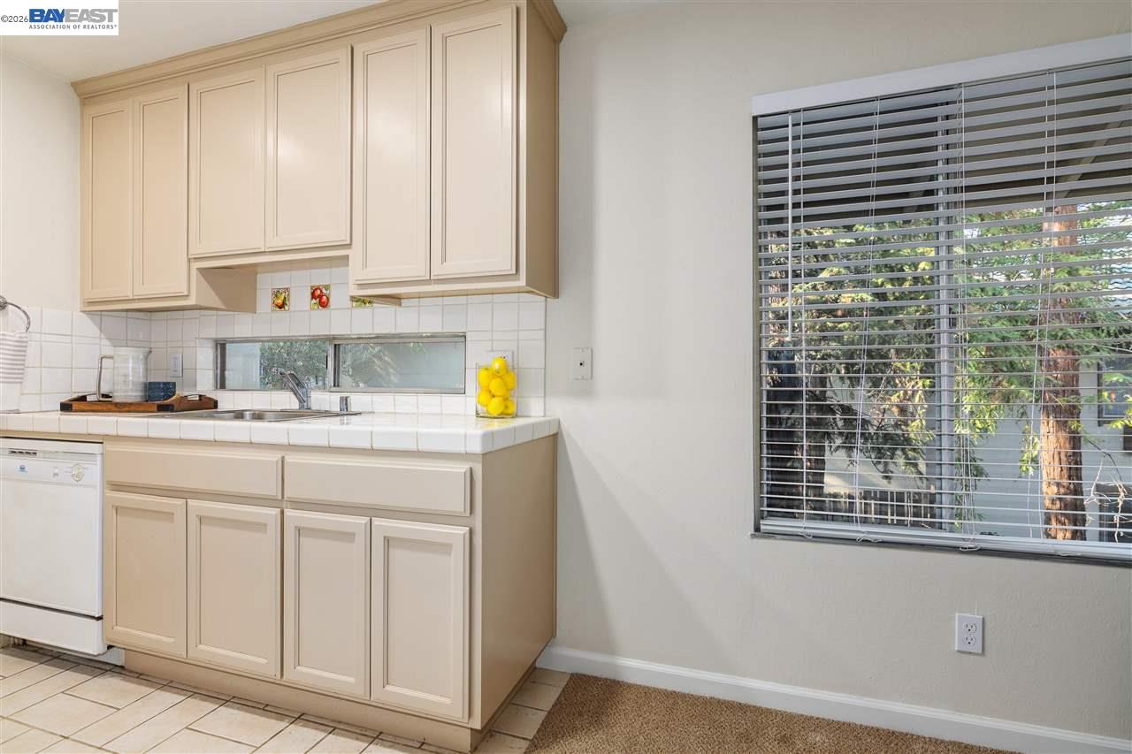 2734 Oak Road, Unit 110 Walnut Creek, CA 94597 - Photo 9 of 23