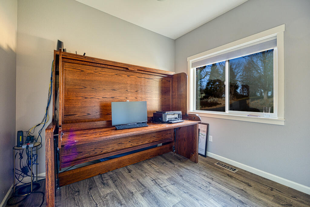 11264 Kestrel Road Klamath Falls, OR 97601 - Photo 18 of 34 Second Bedroom with Murphy Bed Up