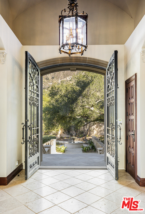 830 Park Lane Santa Barbara, CA 93108 - Photo 3 of 38