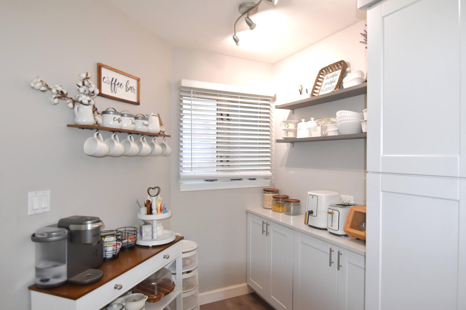 8301 High Point Circle, Unit C Darien, IL 60561 - Photo 20 of 35 a room with a window and cabinets