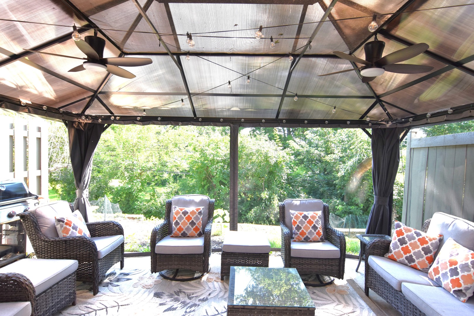 8301 High Point Circle, Unit C Darien, IL 60561 - Photo 31 of 35 a living room with furniture and a window