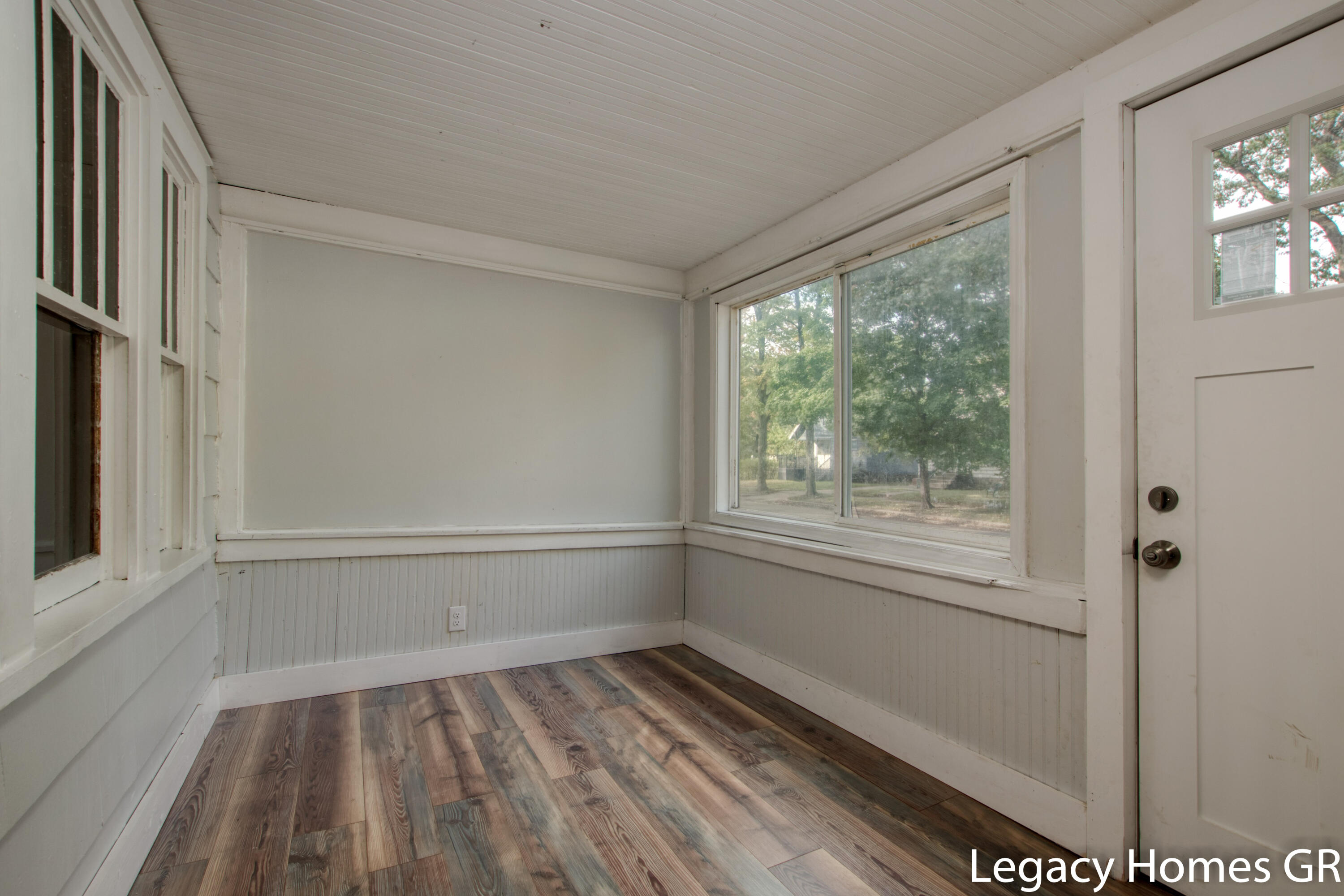 2828 Riordan Street Muskegon, MI 49444 - Photo 2 of 31 Riordan 2828-5