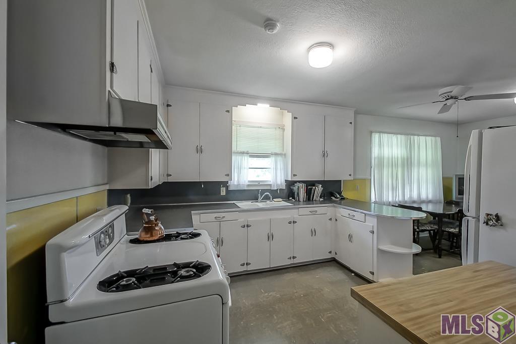 5669 Wye Road Lakeland, LA 70752 - Photo 11 of 24 Kitchen - 2