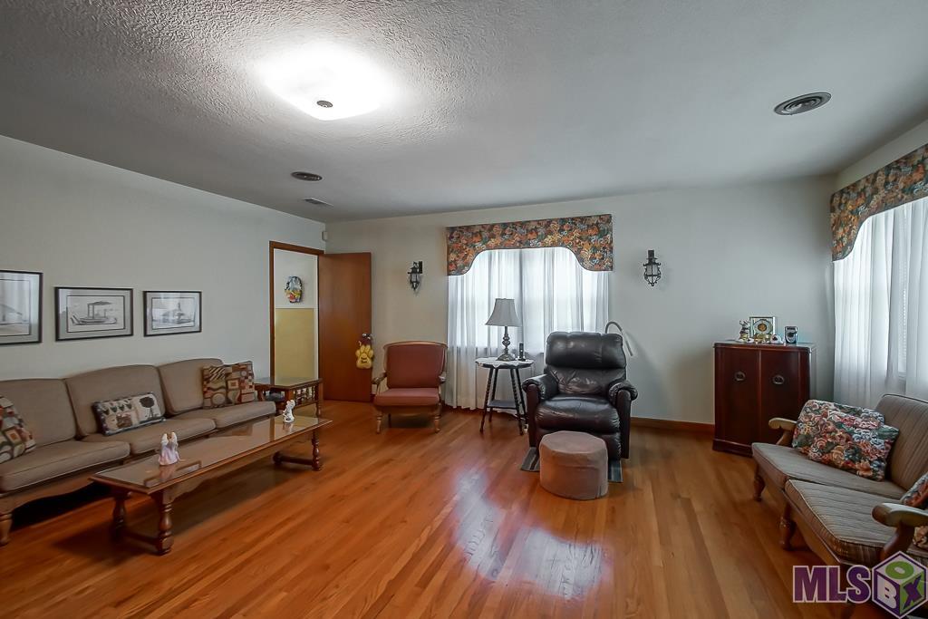 5669 Wye Road Lakeland, LA 70752 - Photo 5 of 24 Living Room