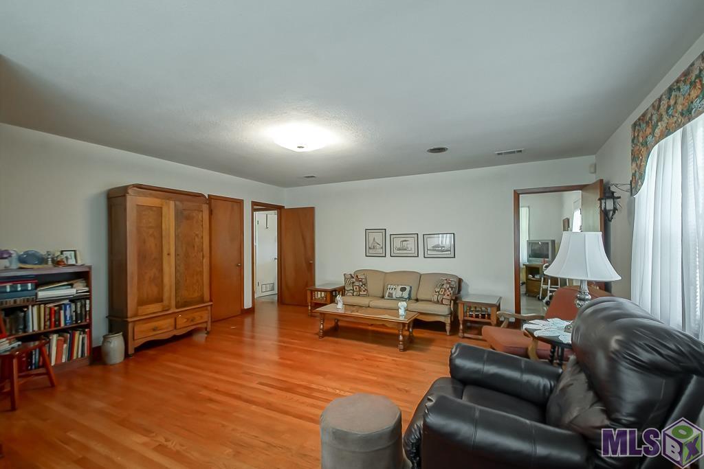 5669 Wye Road Lakeland, LA 70752 - Photo 6 of 24 Living Room - 2