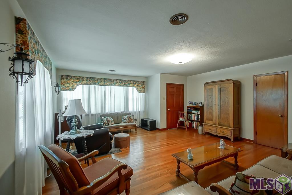 5669 Wye Road Lakeland, LA 70752 - Photo 7 of 24 Living Room - 3