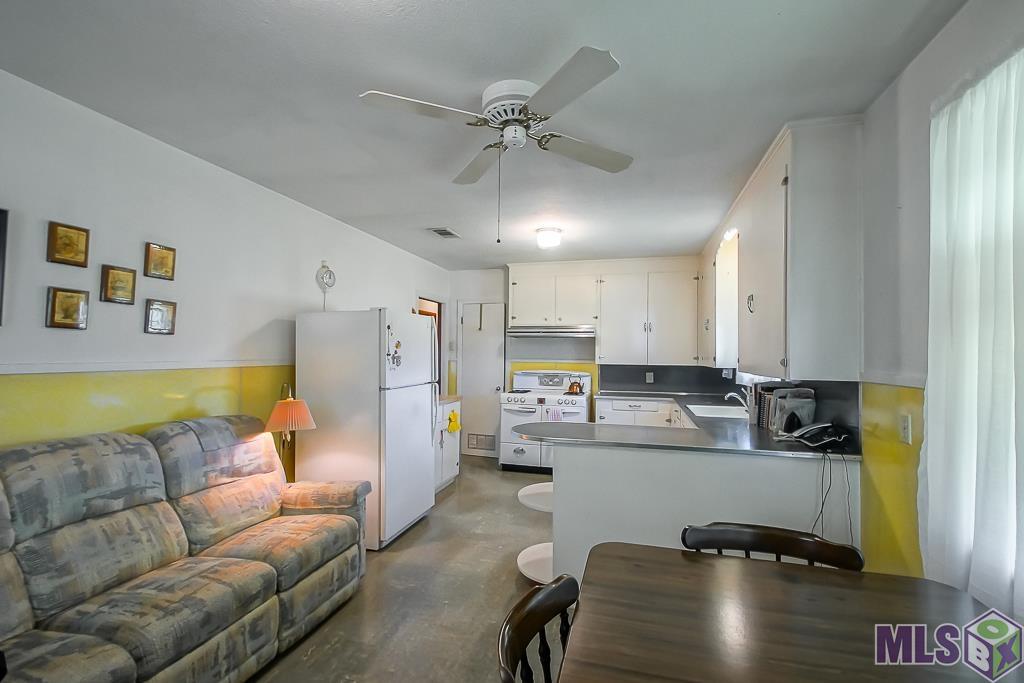 5669 Wye Road Lakeland, LA 70752 - Photo 9 of 24 Kitchen- Dining Area -2