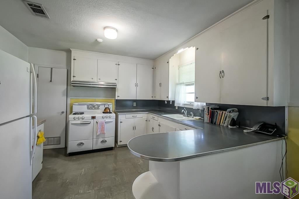 5669 Wye Road Lakeland, LA 70752 - Photo 10 of 24 Kitchen