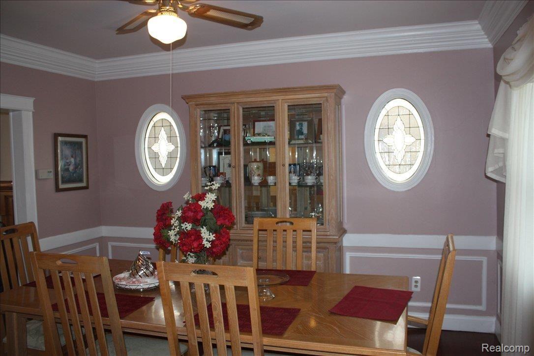 197 Ogemaw Road Pontiac, MI 48341 - Photo 6 of 17 Dining-Stain Glass