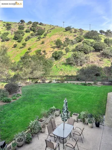 a view of a tennis court