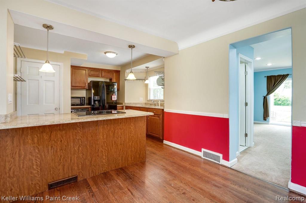 1218 Hampton Road Grosse Pointe, MI 48236 - Photo 6 of 24