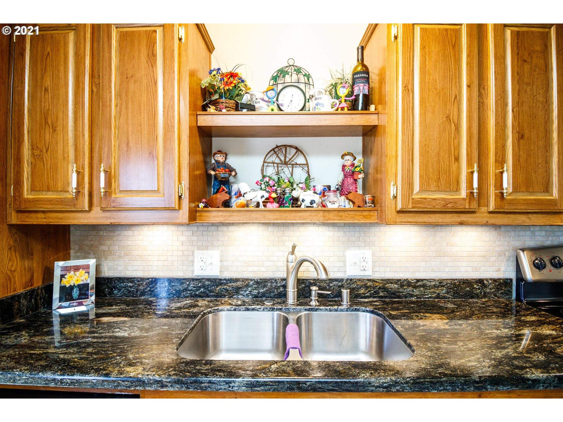 487 Fir Vista Road Sutherlin, OR 97479 - Photo 12 of 32 a kitchen with stainless steel appliances granite countertop a sink and cabinets