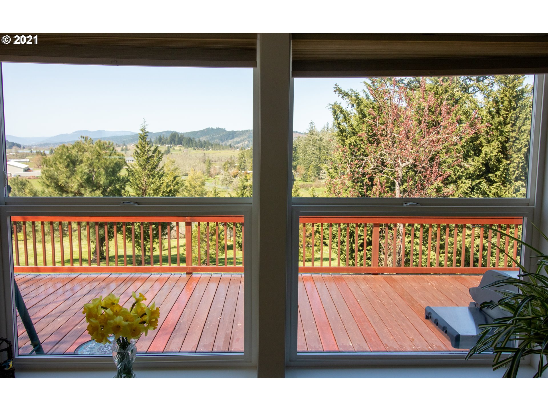 487 Fir Vista Road Sutherlin, OR 97479 - Photo 15 of 32 a view of sitting area