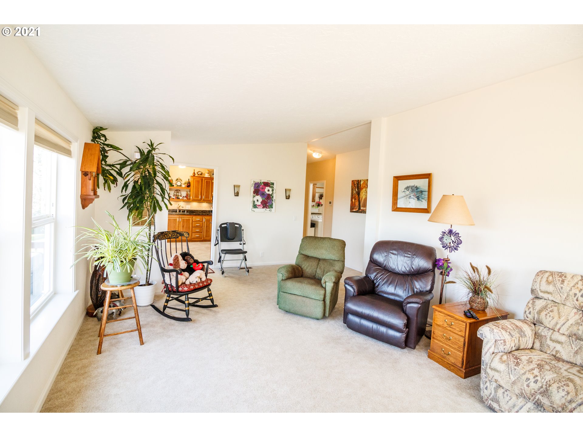 487 Fir Vista Road Sutherlin, OR 97479 - Photo 16 of 32 a living room with furniture and a flat screen tv