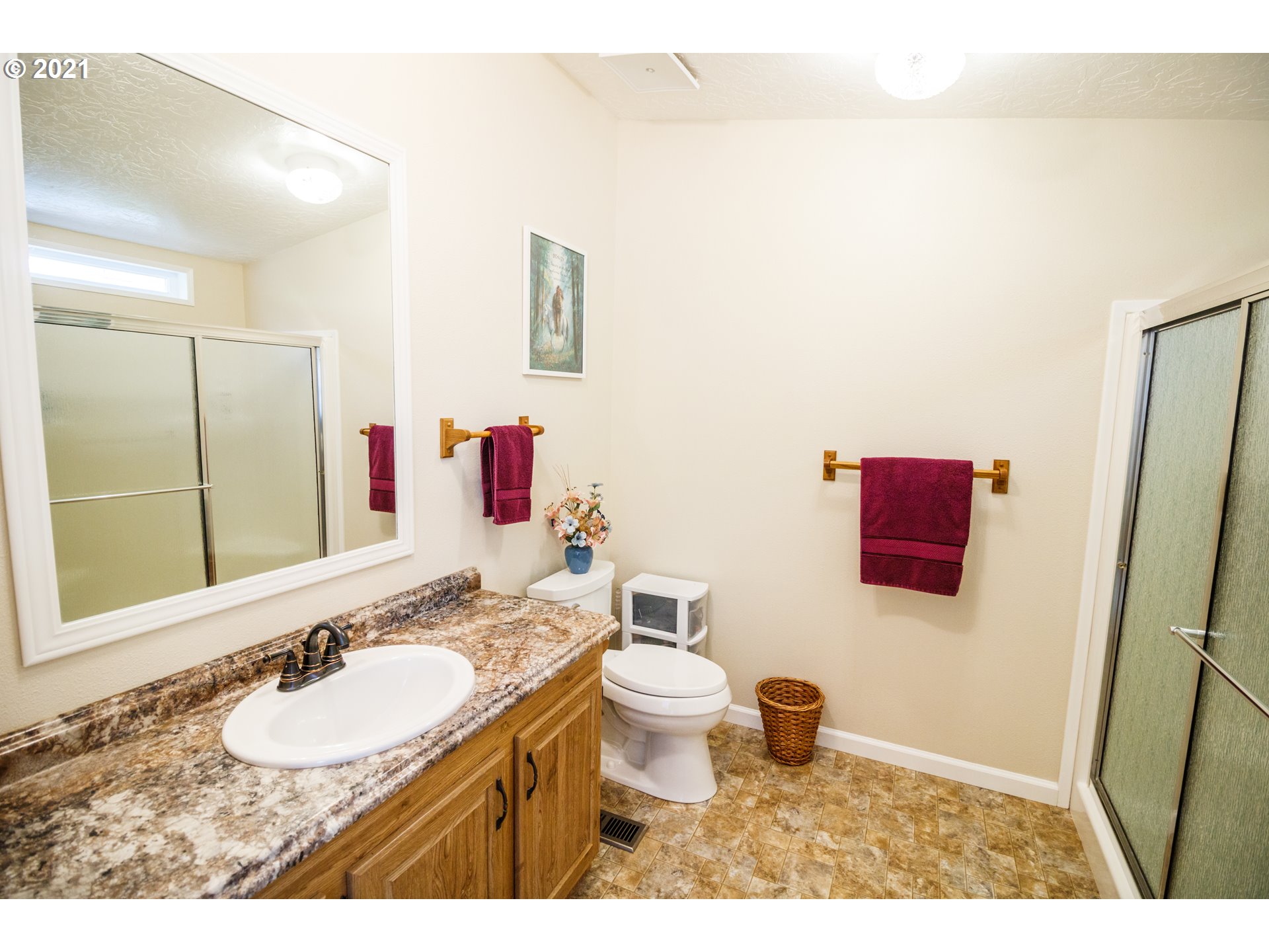 487 Fir Vista Road Sutherlin, OR 97479 - Photo 18 of 32 a bathroom with a sink and a mirror