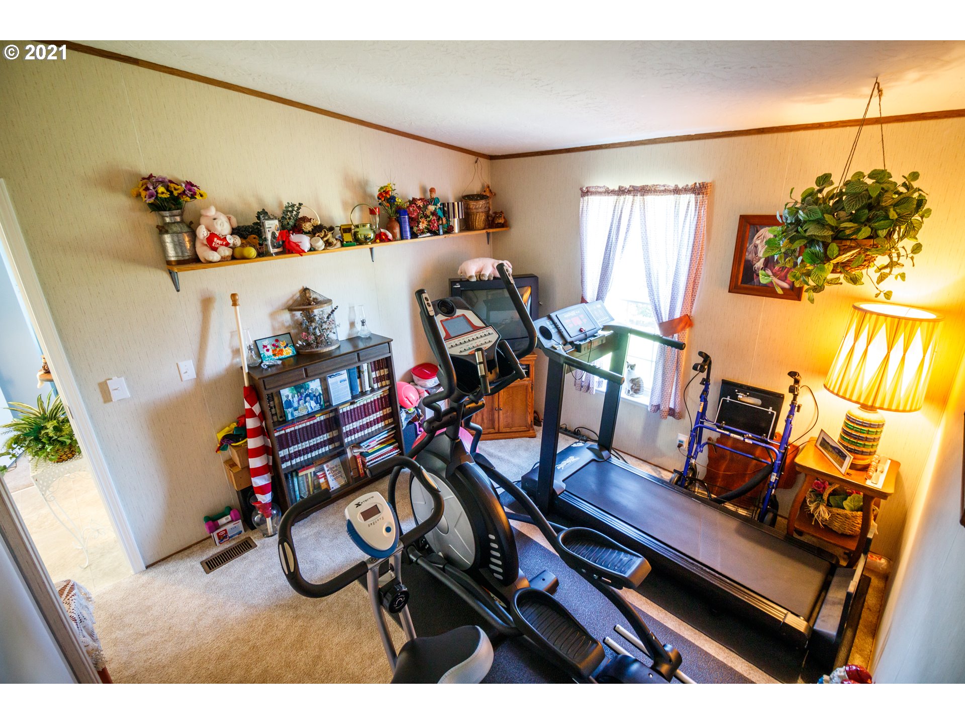 487 Fir Vista Road Sutherlin, OR 97479 - Photo 21 of 32 a view of a room with gym equipment