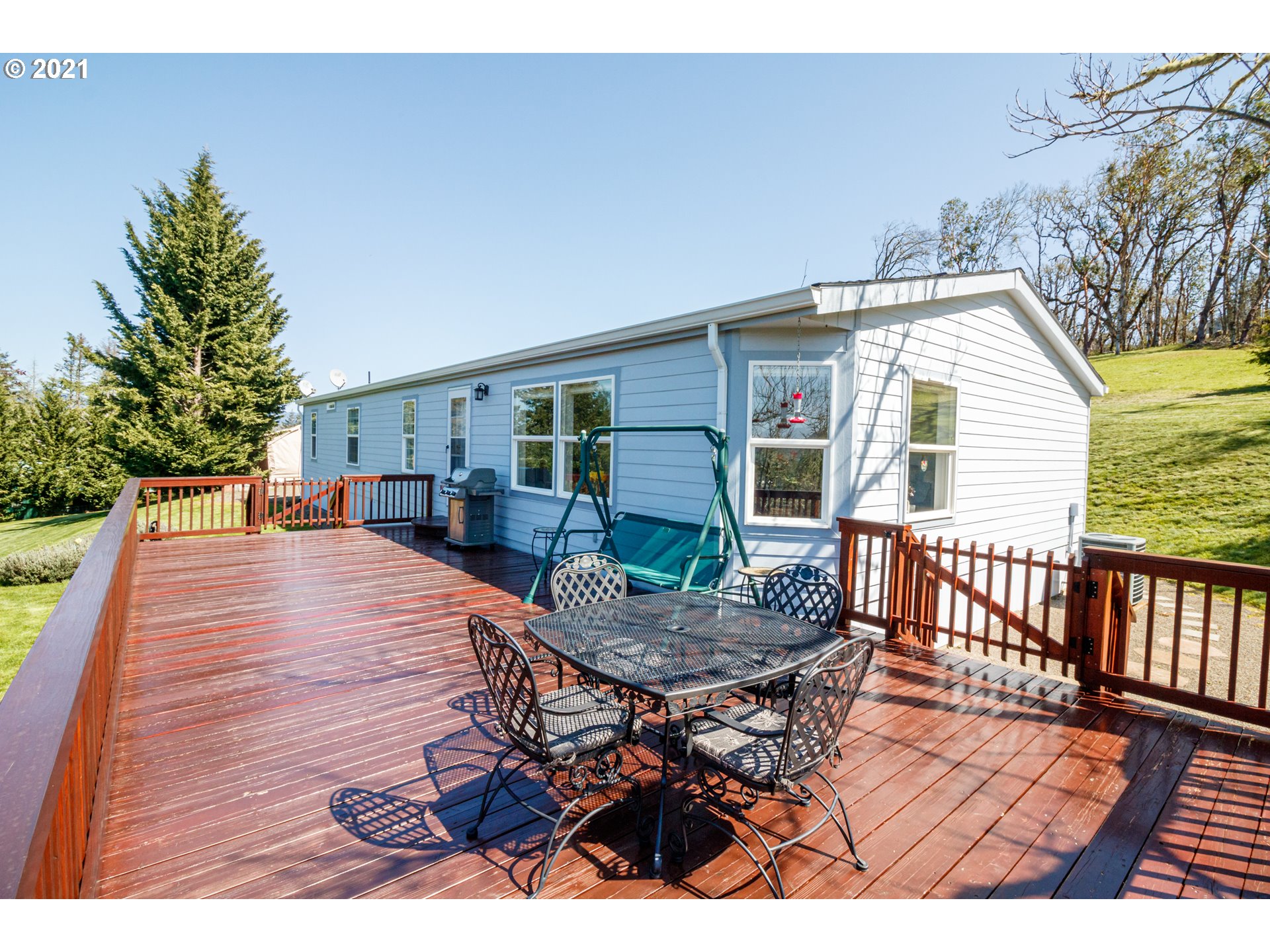 487 Fir Vista Road Sutherlin, OR 97479 - Photo 24 of 32 a view of a patio with table and chairs with wooden floor and fence