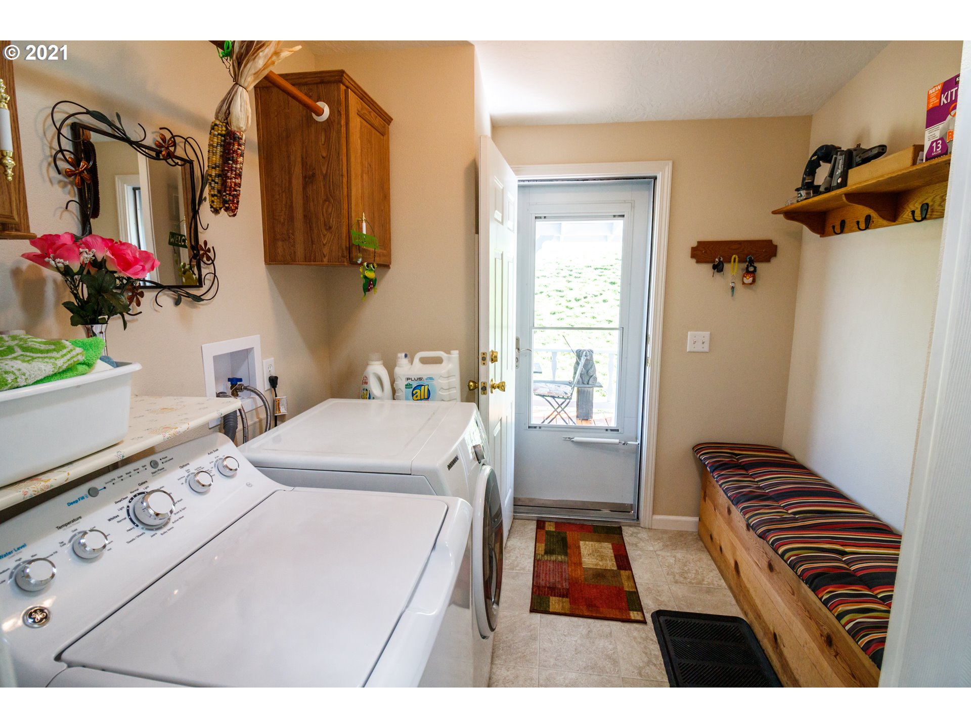 487 Fir Vista Road Sutherlin, OR 97479 - Photo 6 of 32 a bedroom with a bed and a tv on the dresser