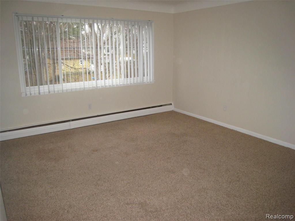 327 Lysander Street, Unit 8 Rochester, MI 48307 - Photo 3 of 10