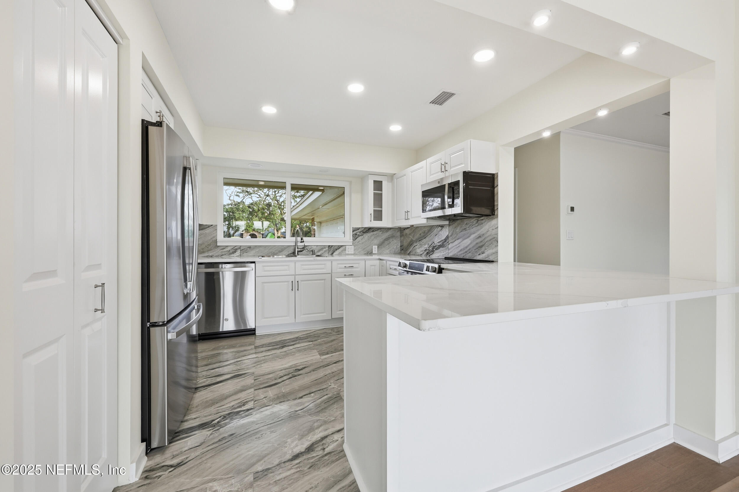 330 San Juan Drive Ponte Vedra Beach, FL 32082 - Photo 13 of 32 a kitchen with counter top oven and refrigerator