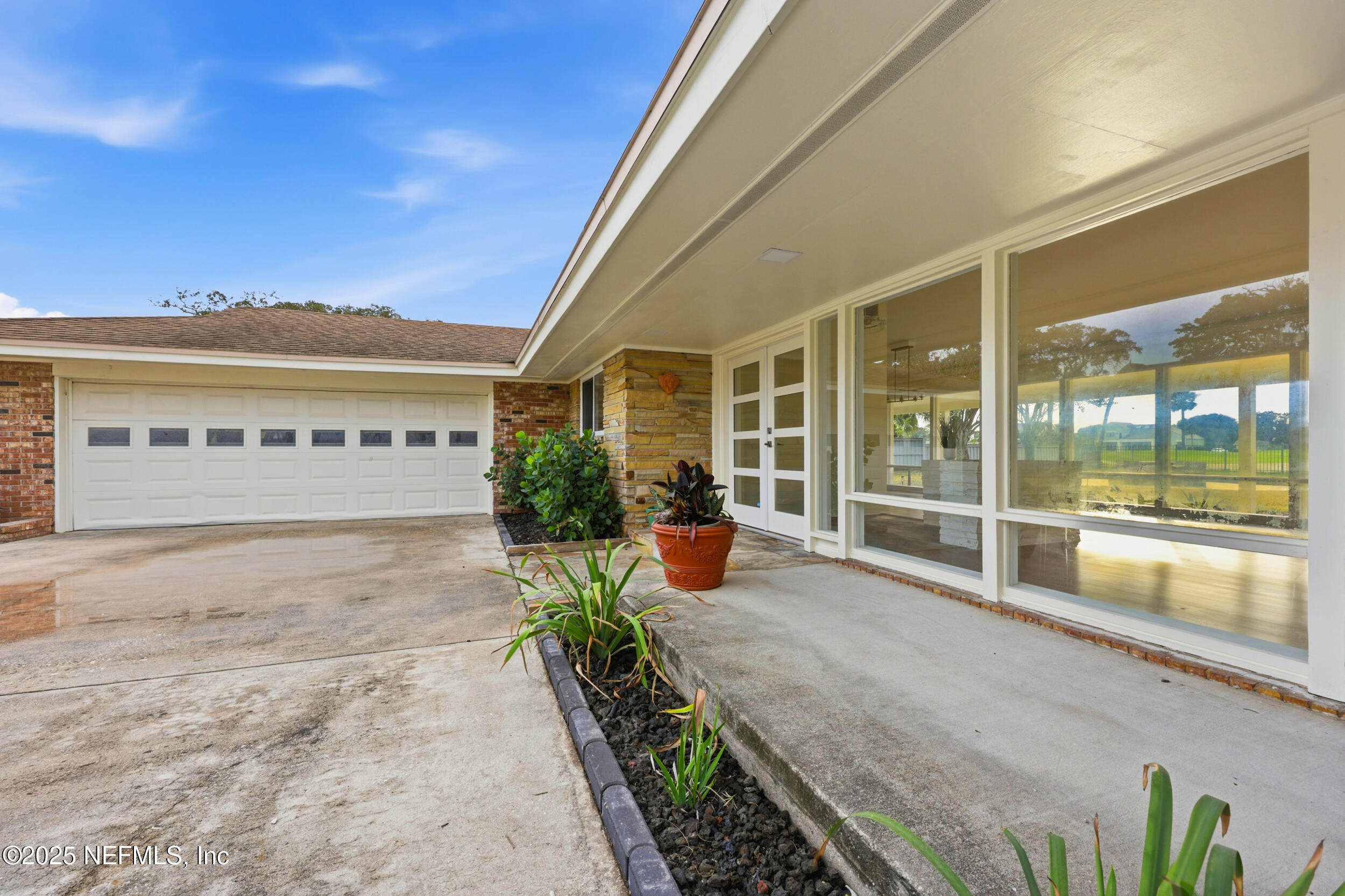 330 San Juan Drive Ponte Vedra Beach, FL 32082 - Photo 4 of 32 a view of a building with garden